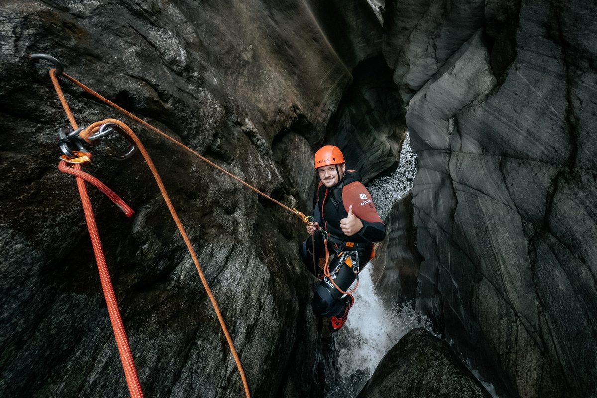 Dunkle Schlucht — Osogna